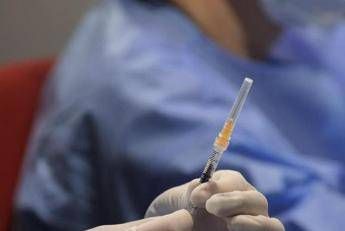 Covid, c’è il nuovo vaccino aggiornato: riparte la campagna