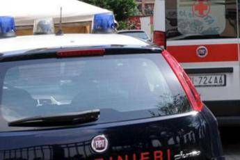 Incidente alla festa di nozze a Vieste, padre e figlio precipitano da un balcone: feriti