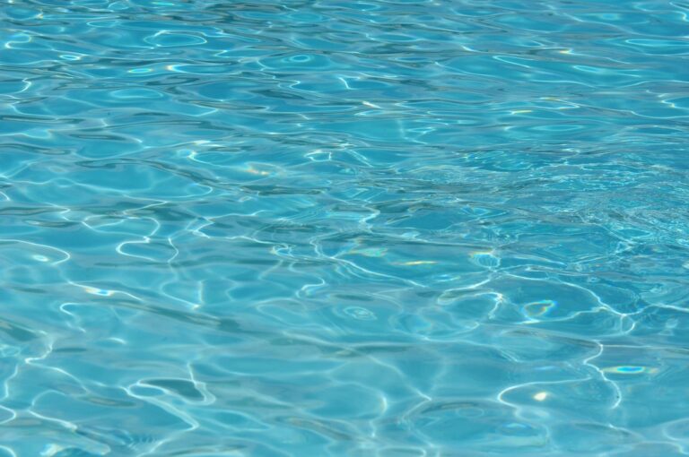 Palermo, una bimba di due anni annega in piscina e muore