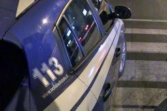 Torino, investito da un’auto mentre tenta di sfuggire a controllo antidroga: in 50 circondano la polizia