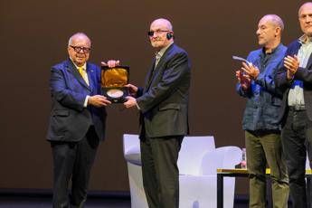 A Salman Rushdie l’onorificenza ‘Ambassador of Freedom’