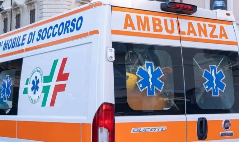 Crolla un balcone a Mazara del Vallo, morta una donna