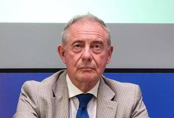 Caro carburanti, Urso: “Al lavoro per proroga price cup tempo necessario”