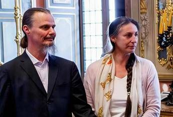 Famiglia nel bosco, arriva una nuova assistente sociale per il progressivo rientro dei bimbi