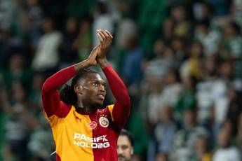 Leao, pioggia di fischi all’esordio in Champions con il Galatasaray