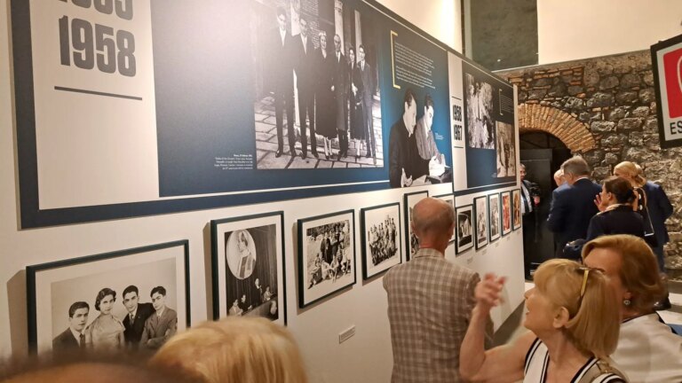 A Catania la mostra “Il sogno spezzato – L’orizzonte politico e familiare di Piersanti Mattarella” tra foto e memoria / Video