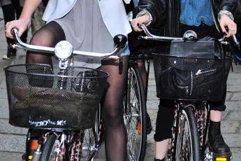 Salute, in bici 1 italiano su 10 e a piedi 2 su 5, Iss ‘mobilità attiva in calo’