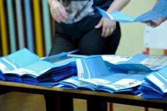 Sondaggio politici, Pd più vicino a Fratelli d’Italia. Vannacci sale ancora