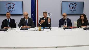 Caro carburanti, G7 si mobilita: “Misure decisive”. Macron: “Lavoriamo per ridurre prezzi”. Meloni: “Sostegno ad azione coordinata su scorte”