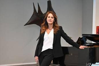 Elena Sofia Ricci: “Prima serata troppo tardi, mancanza di rispetto per il pubblico”
