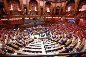 Fa troppo freddo alla Camera, la richiesta: “Meno aria ghiacciata”