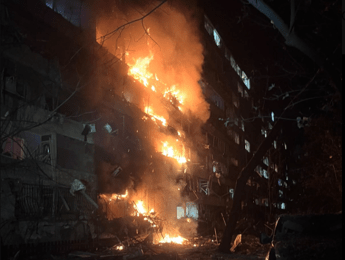 Guerra Russia-Ucraina, attacco su Kiev: “Almeno 3 morti e 22 feriti”. Droni verso Mosca: temporaneamente chiusi gli aeroporti
