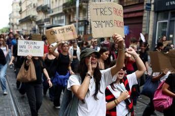 Proteste nei licei in Francia, il prof: “Le occupazioni contro i tagli all’educazione”