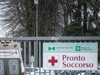 Trovato neonato abbandonato in un sacchetto della spesa a Cinisello, trasportato in codice rosso in ospedale
