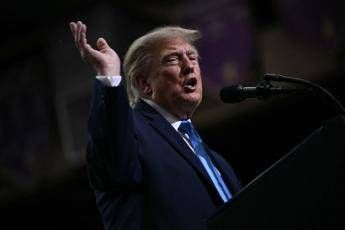 Usa, Trump punge l’Europa: “Facevamo ridere, ora vogliono copiarci”