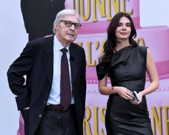 Vittorio Sgarbi ricoverato al Gemelli, la preoccupazione della figlia Evelina: “La sofferenza è evidente”